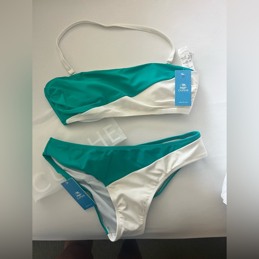Cupshe Green and White Bikini Set